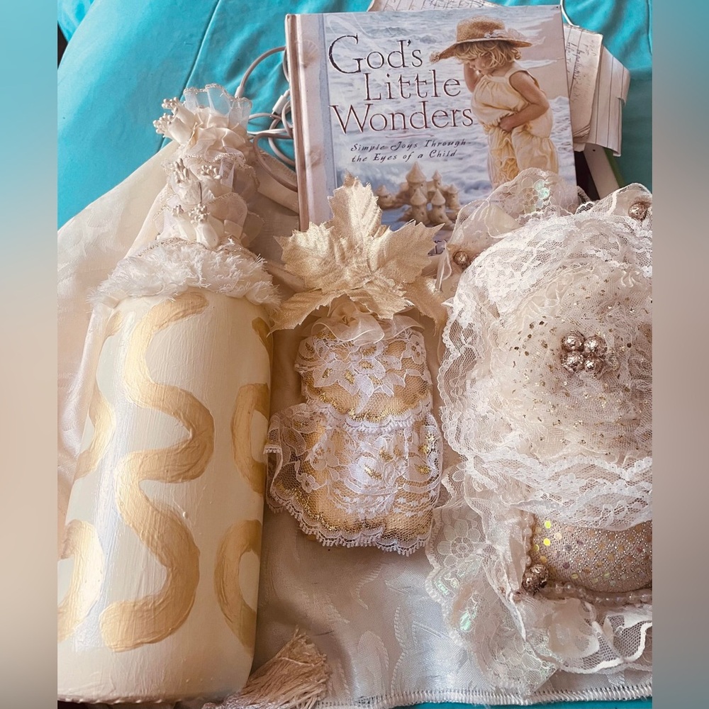 Hand Crafted Glass Bottles Eternal Glory Pillow Set Vanilla